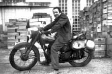 Georges Perros sur sa moto
